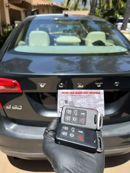 Jaguar Smart Key On Sports Car Gear Shift - EZ Car Keyz Bear Valley, Escondido