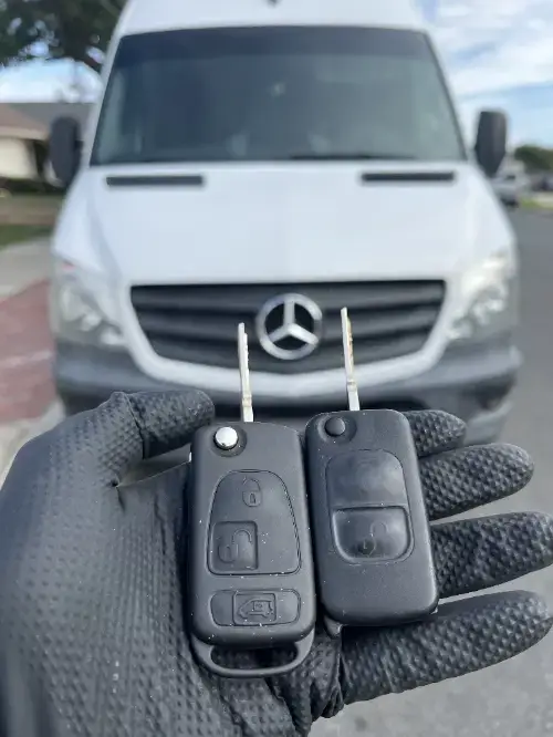 Mercedes Remote Head Key On Family Car Gear Shift Knob Area - EZ Car Keyz Alpine Village, Alpine