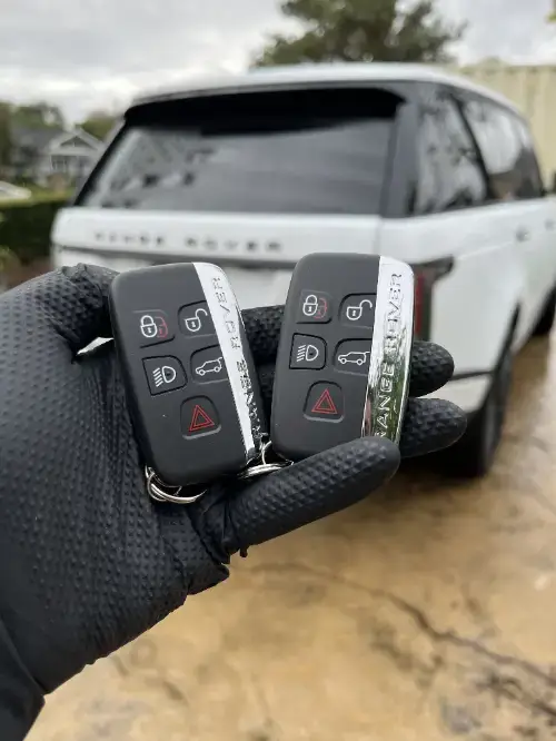 Range Rover Remote Head Key On Compact Suv Door Panel - EZ Car Keyz Mandalay Beach, Oxnard