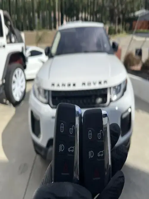 Range Rover Remote Head Key On Truck Steering Wheel Center Pad - EZ Car Keyz Marina West, Oxnard