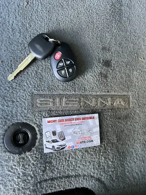 Toyota Sienna Just Finished Flip Key In Suv Cup Holder - EZ Car Keyz Mountain Meadows, Moorpark