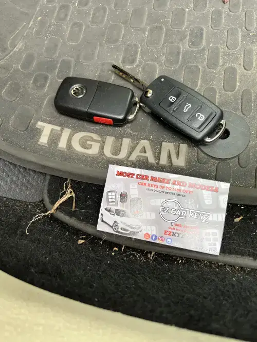 Volkswagen Tiguan Push To Start Key In Suv Cup Holder - EZ Car Keyz Funk Zone, Santa Barbara