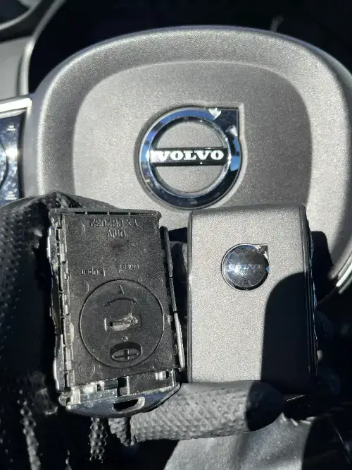 Volvo Push To Start Key In Family Sedan Cup Holder - EZ Car Keyz Alpine Village, Alpine