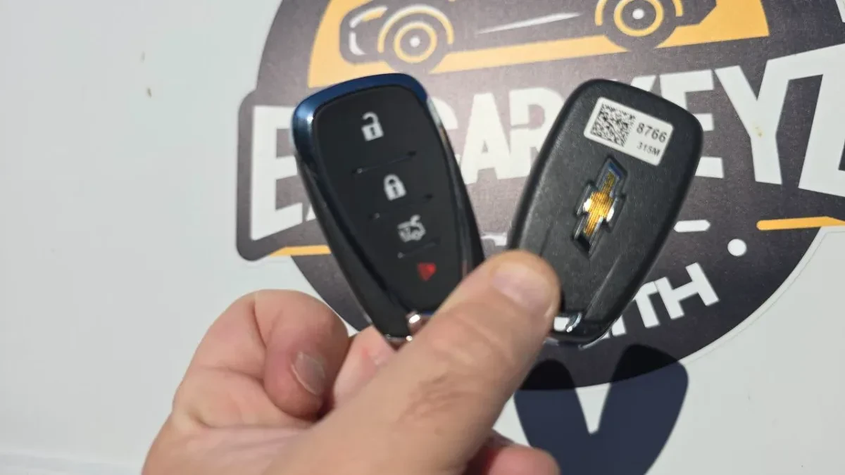Insured mobile locksmith working on 2009 Chevrolet HHR in Santee CA