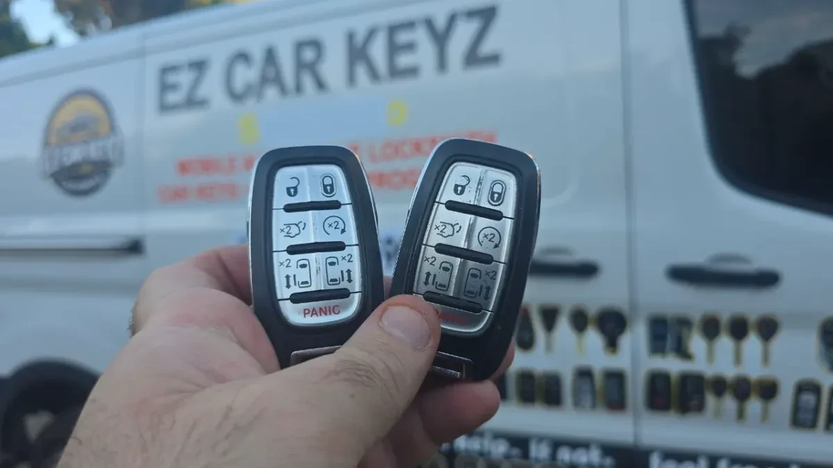 On-site 2006 Chrysler Pacifica car key programming in Del Mar CA
