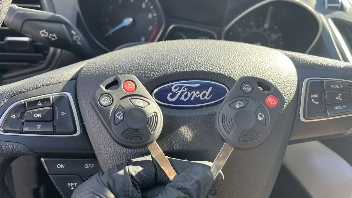Certified auto locksmith servicing 2002 Ford Escape in Solana Beach CA