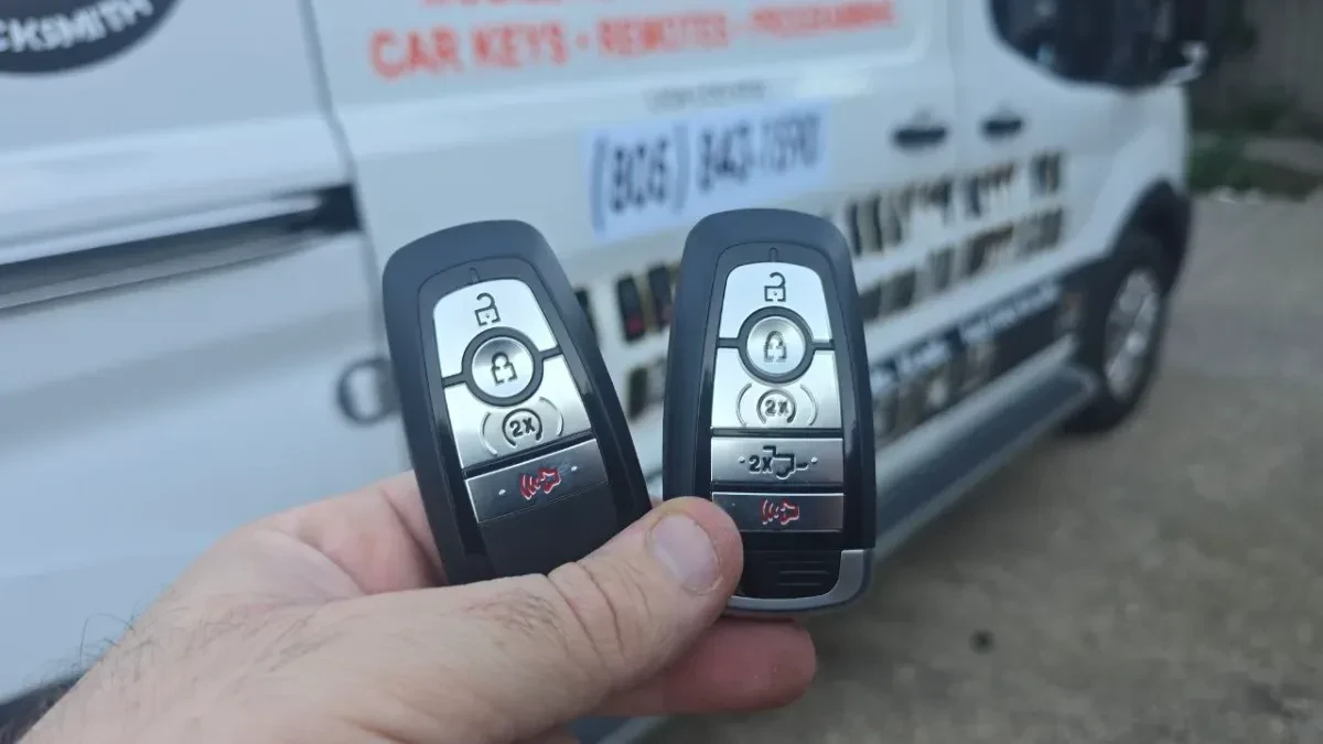Low cost 2009 Ford Flex car key service by EZ Car Keyz Rancho Bernardo CA