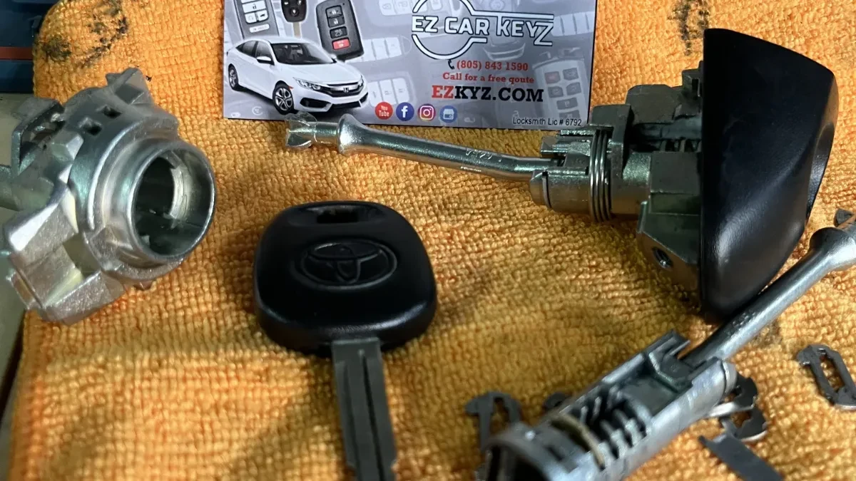 Licensed locksmith replacing 2016 Ford Taurus key in Oceanside CA