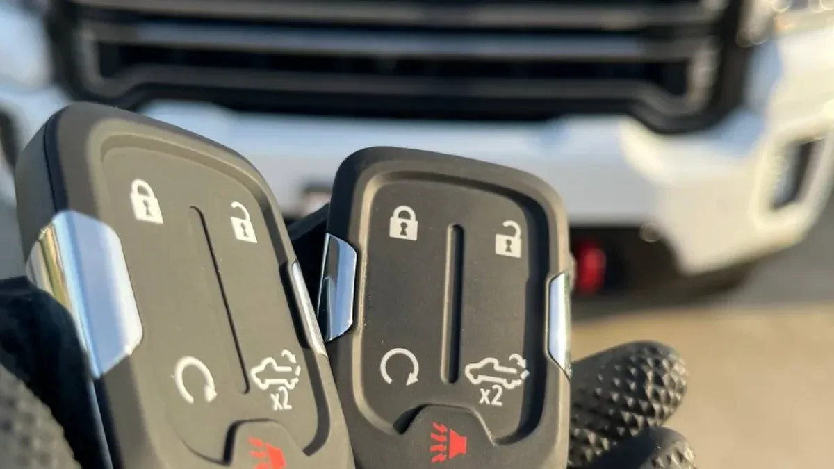Insured mobile locksmith working on 2000 GMC Envoy in La Mesa CA
