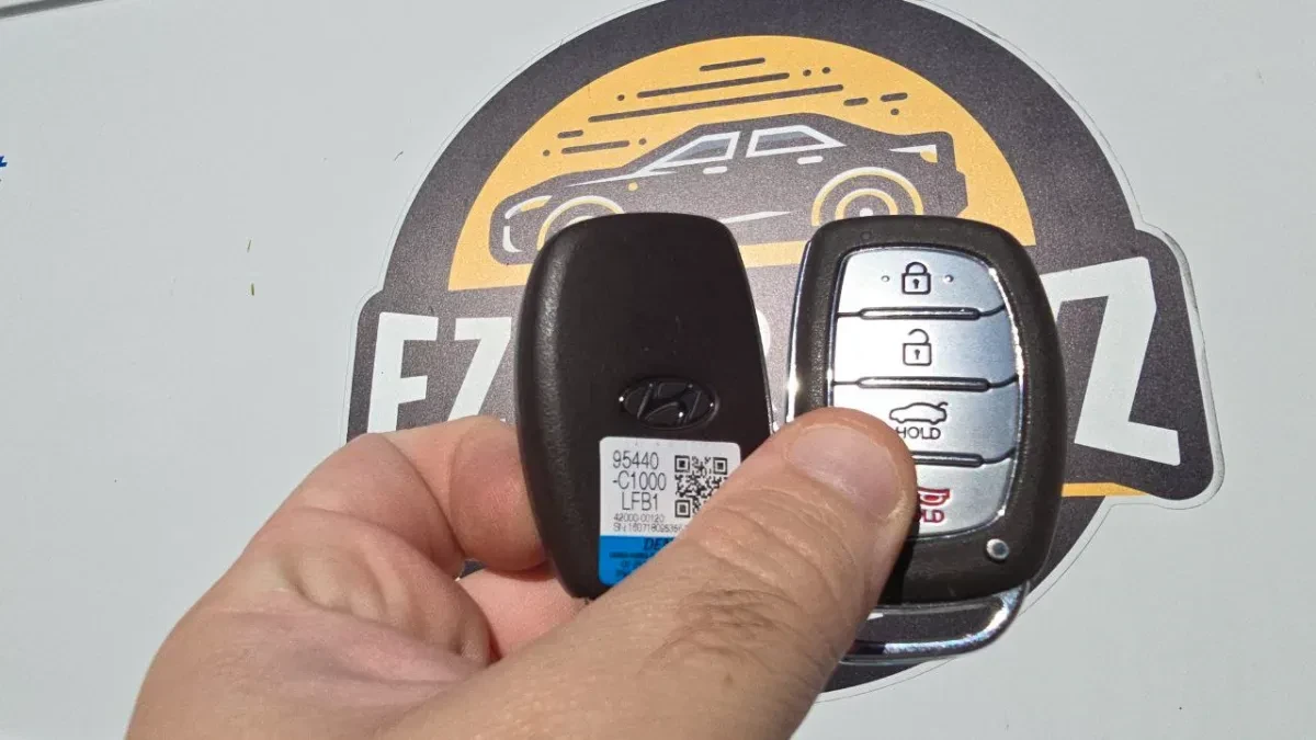 Insured mobile locksmith working on 2023 Hyundai Palisade in Oceanside CA