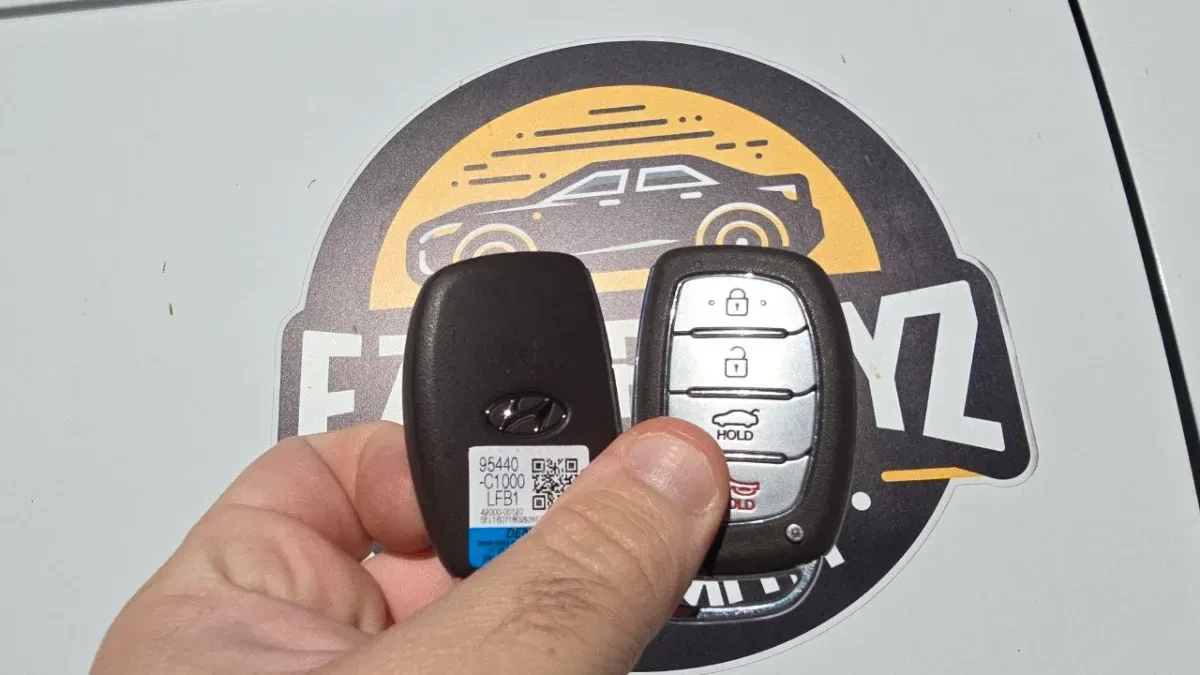 Insured mobile locksmith working on 2011 Hyundai Tucson in Fallbrook CA