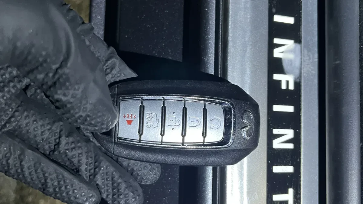 Emergency 2014 Infiniti Q70 car key service in Del Mar CA