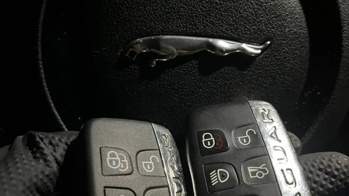Mobile 2000 Jaguar XJ key replacement at your location in Solana Beach CA