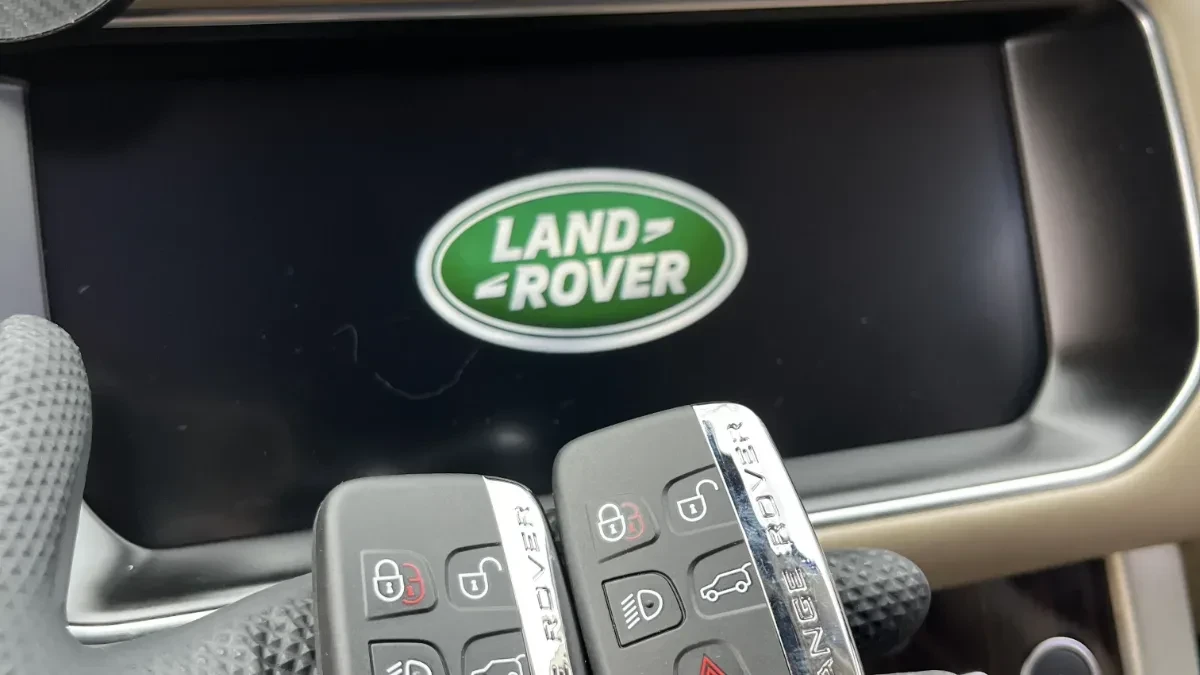 Licensed locksmith replacing 2016 Land Rover Range Rover key in Spring Valley CA