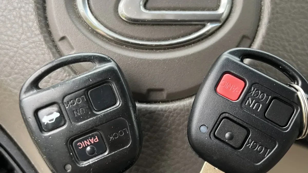 Licensed locksmith replacing 2010 Lexus ES key in Encinitas CA