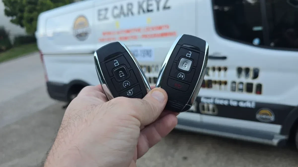 Mobile 2002 Lincoln LS key replacement at your location in Lakeside CA