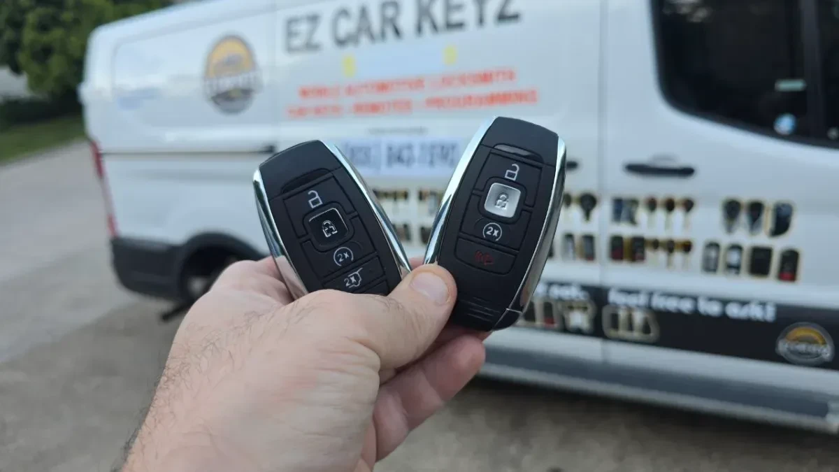 Certified auto locksmith servicing 2012 Lincoln MKT in Coronado CA