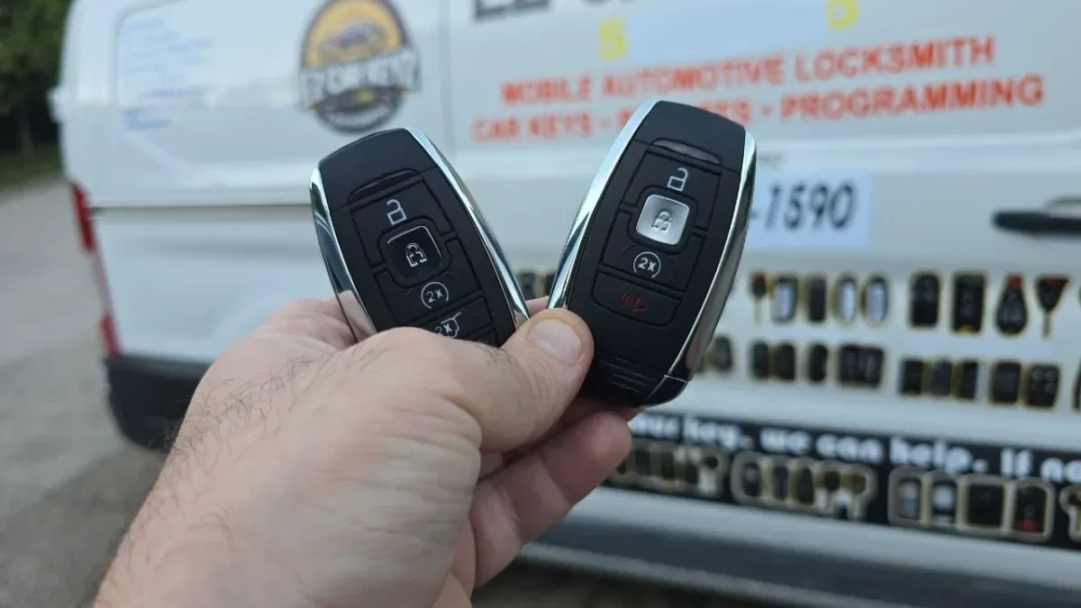Certified auto locksmith servicing 2015 Lincoln MKT in Alpine CA