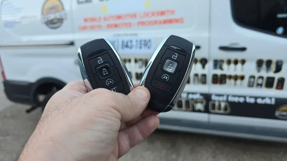 On-site 2000 Lincoln Navigator car key programming in Rancho Bernardo CA