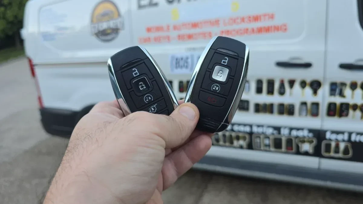 Certified auto locksmith servicing 2024 Lincoln Navigator in Coronado CA
