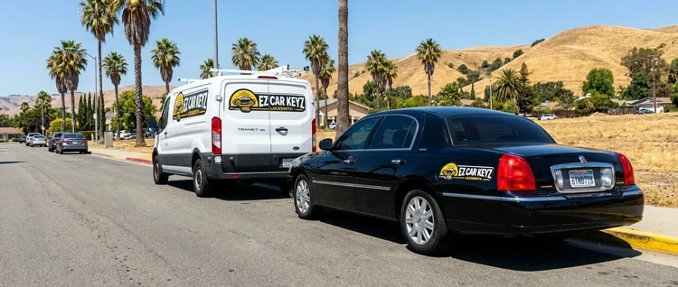 Lincoln Town Car mobile car key service by EZ Car Keyz in San Diego County