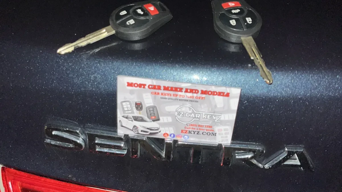Insured mobile locksmith working on 2010 Nissan Murano in Spring Valley CA