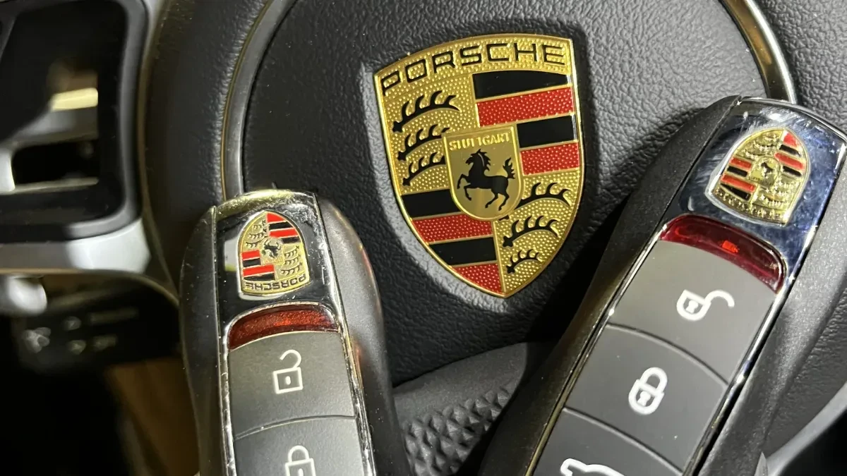 Low cost 2014 Porsche Cayenne car key service by EZ Car Keyz Solana Beach CA