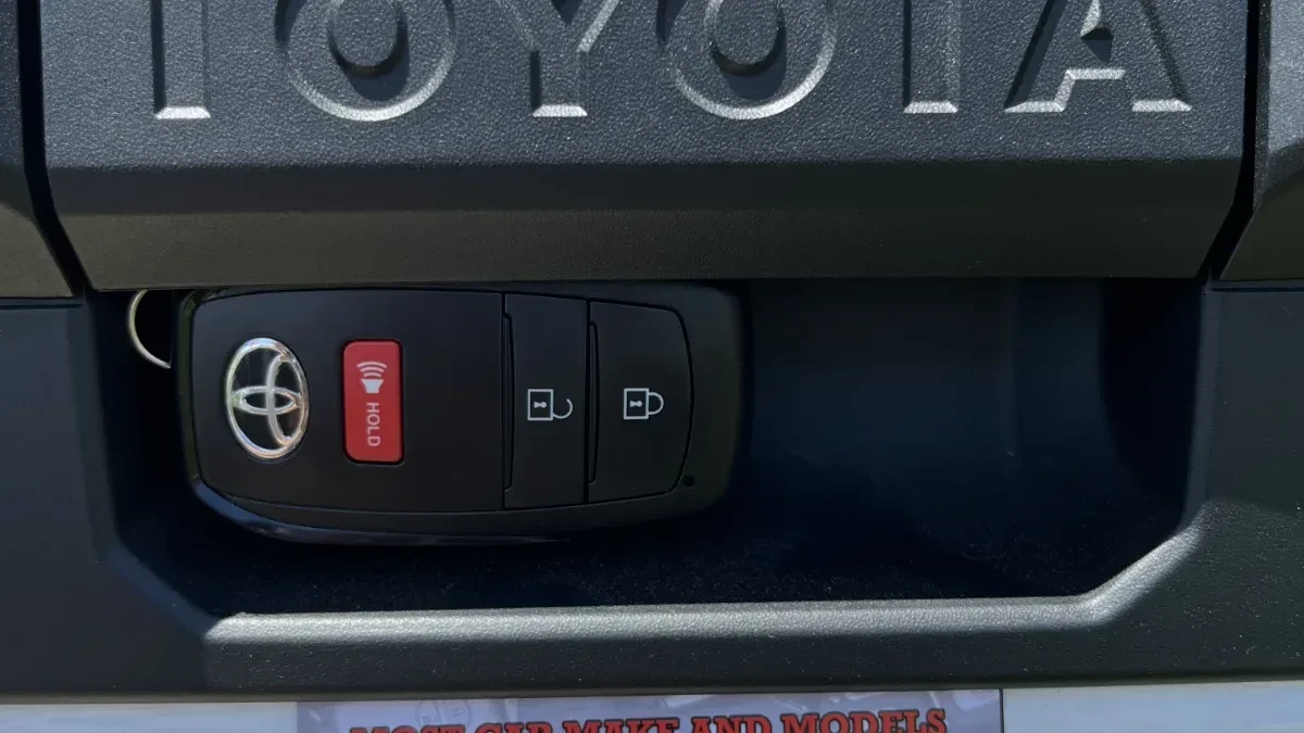 Certified auto locksmith servicing 1998 Toyota 4runner in Fallbrook CA
