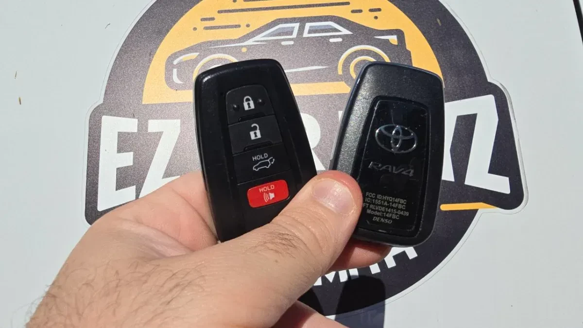 Mobile 2025 Toyota Highlander key replacement at your location in Encinitas CA