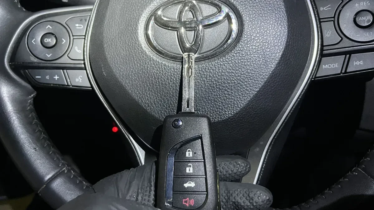 Emergency 2007 Toyota Sienna car key service in Santee CA