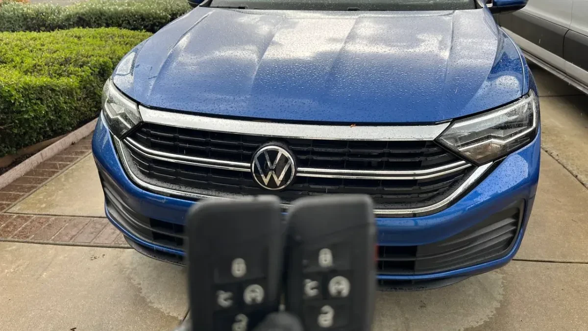 Certified auto locksmith servicing 2013 Volkswagen EOS in Imperial Beach CA