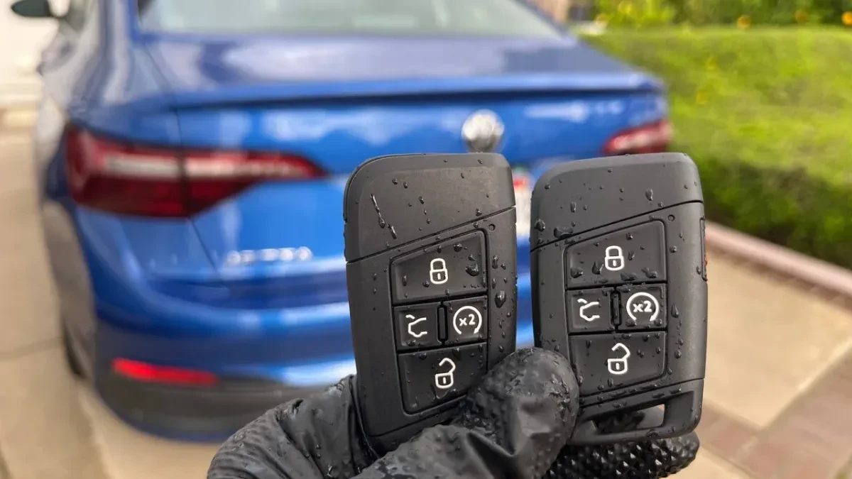 Licensed locksmith replacing 2014 Volkswagen EOS key in Fallbrook CA