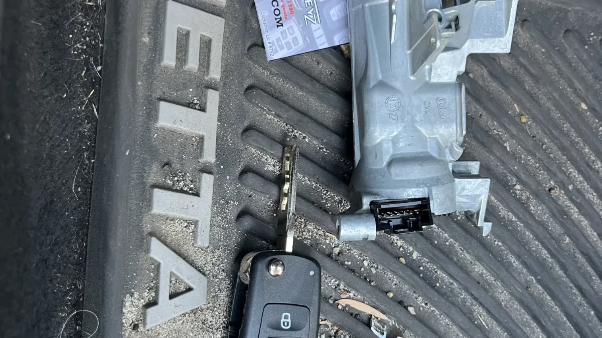2009 Volkswagen Touareg Affordable Key Replacement - EZ Car Keyz Vista On-site 2009 Volkswagen Touareg car key programming in Vista CA