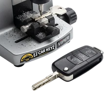 Mobile emergency-blade cut for a 2018 Hyundai Santa Fe at a home in Del Mar, California. The owner's fob shell was missing the physical blade entirely, a common issue on used car buys.