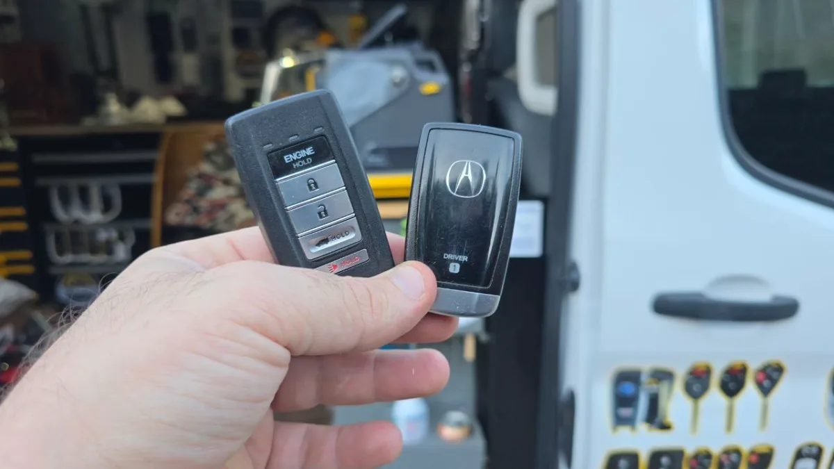 Emergency 2003 Acura RL car key service in Ventura CA