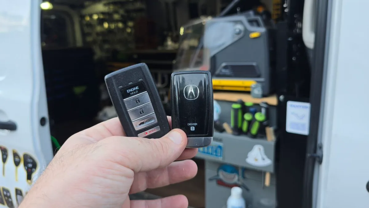 Licensed locksmith replacing 2009 Acura TL key in Ventura CA