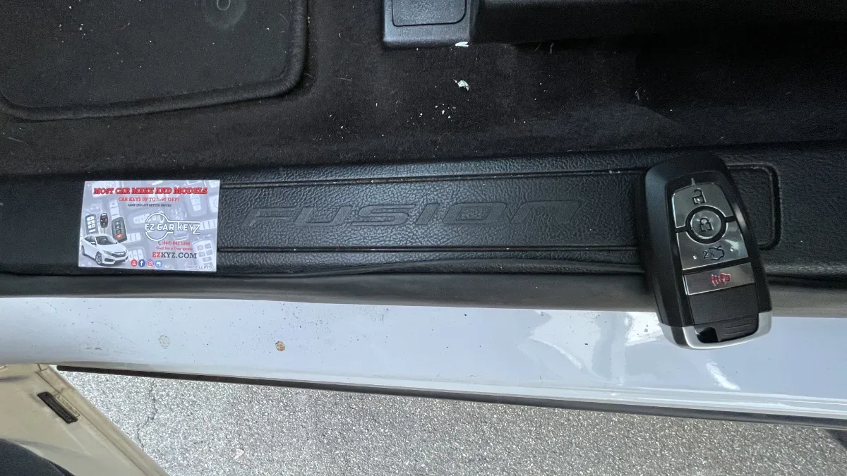 Certified auto locksmith servicing 2005 Ford Escape in Ventura CA