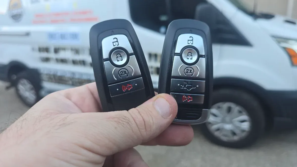Emergency 2013 Ford Explorer car key service in Simi Valley CA
