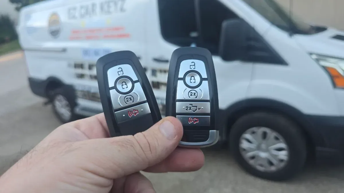 Insured mobile locksmith working on 2005 Ford F-150 in Ventura CA