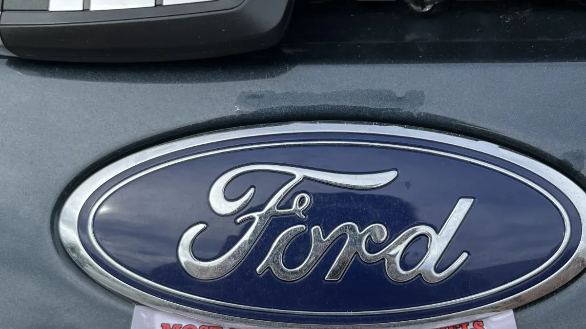 Licensed locksmith replacing 2021 Ford F-350 key in Thousand Oaks CA