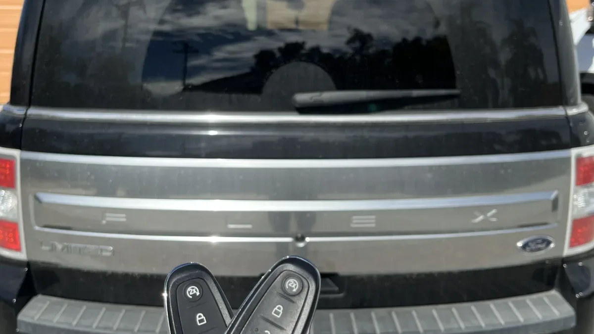 On-site 2002 Ford Focus car key programming in Oxnard CA