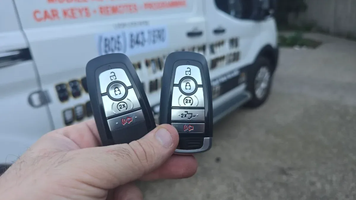 Emergency 2017 Ford Mustang car key service in Ventura CA