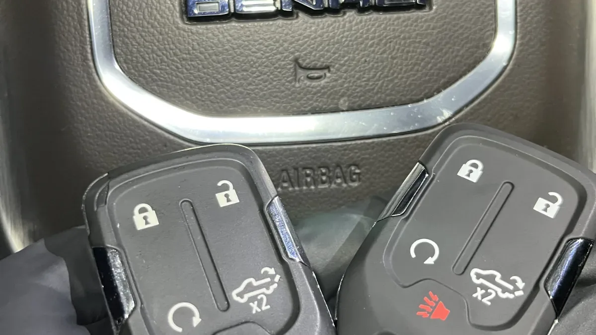Certified auto locksmith servicing 1998 GMC Jimmy in Ventura CA