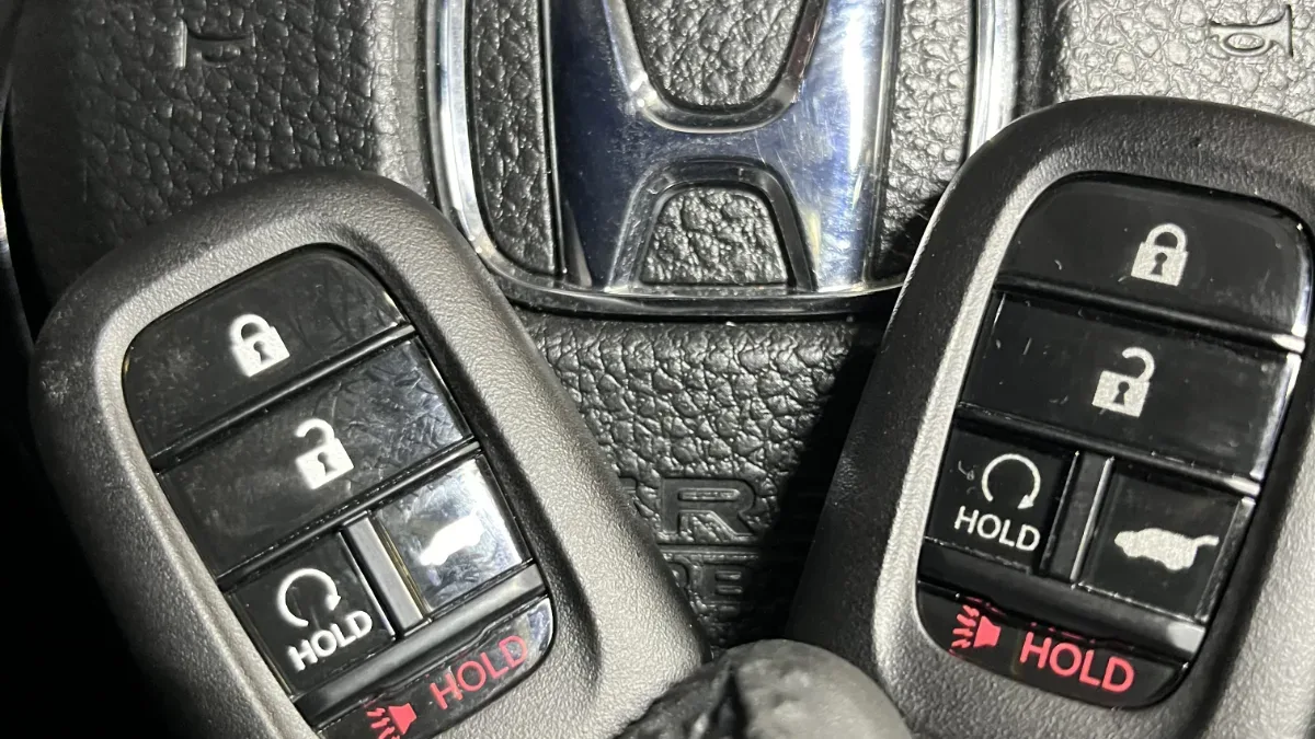Licensed locksmith replacing 2026 Honda Odyssey key in Thousand Oaks CA