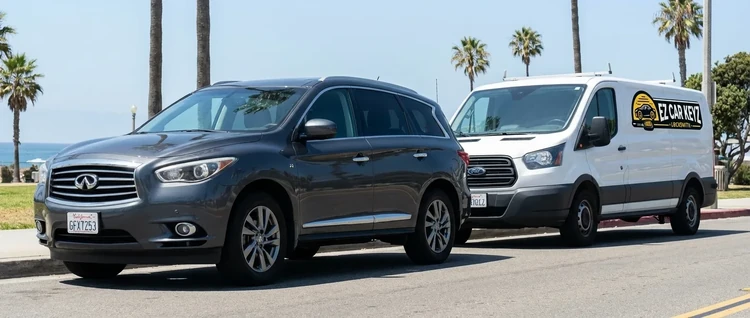 Infiniti JX35 mobile car key service by EZ Car Keyz in Ventura County