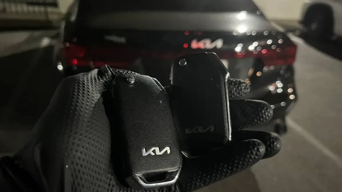 Licensed locksmith replacing 2018 Kia RIO key in Oxnard CA
