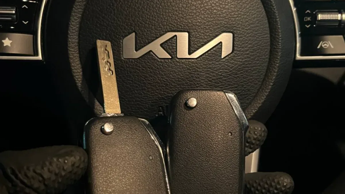 Affordable 2020 Kia Sedona key replacement by EZ Car Keyz in Camarillo CA
