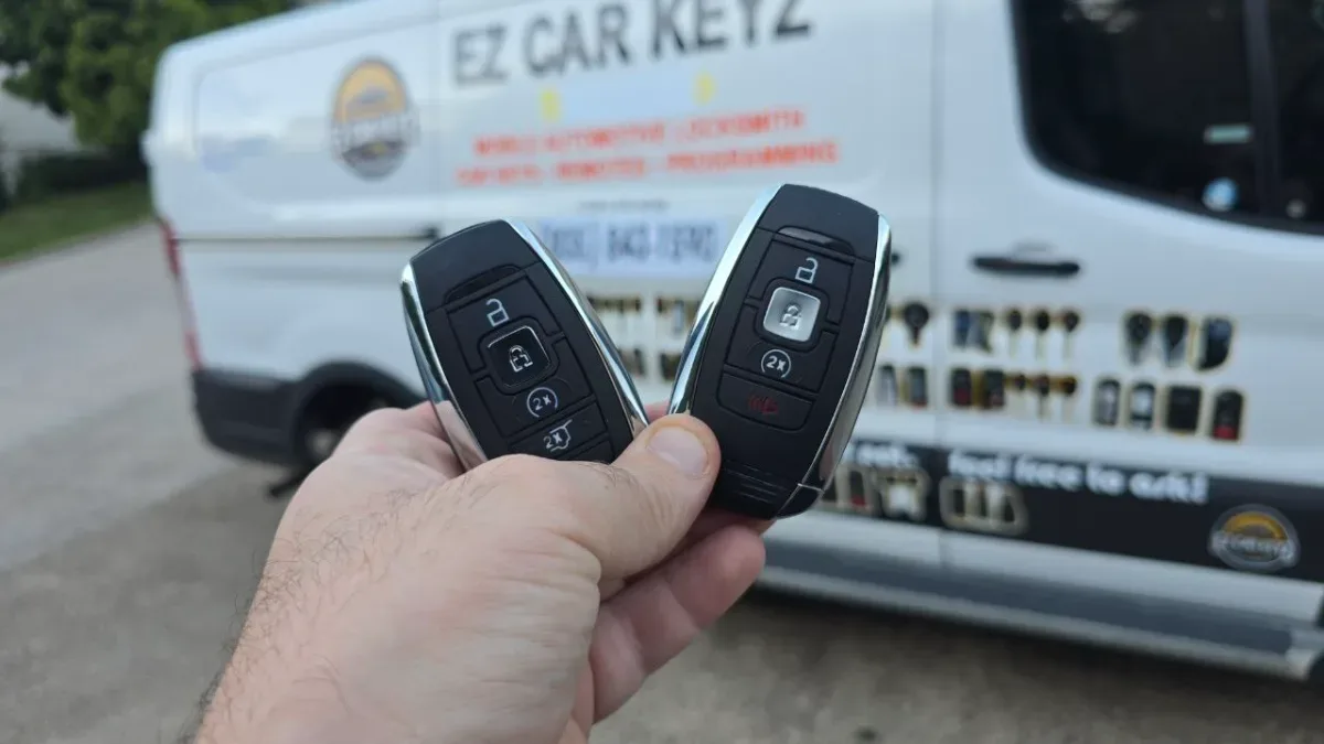 Licensed locksmith replacing 2016 Lincoln MKT key in Thousand Oaks CA