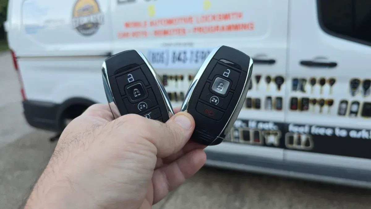 Emergency 2009 Lincoln Navigator car key service in Simi Valley CA