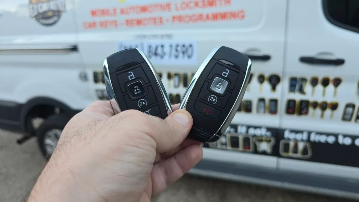 Emergency 2015 Lincoln Navigator car key service in Oxnard CA